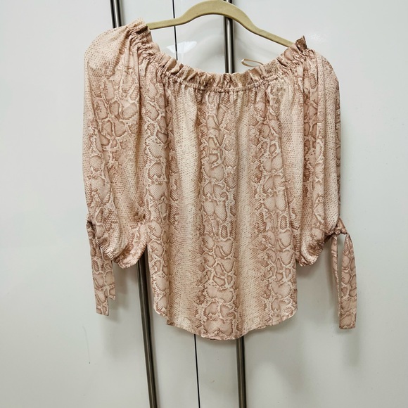 NWT BCBG MAXAZRIA Python Off-The-Shoulder Blouse Bare Pink 3/4 Sleeves Size XS - Picture 5 of 9